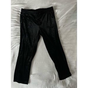 NWT BLACK PULL-ON RELAXED TAPER VELVET HIGH-RISE PANT (1X - 14/16)